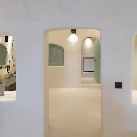One Of One - Aurelia * Oia (Santorini)